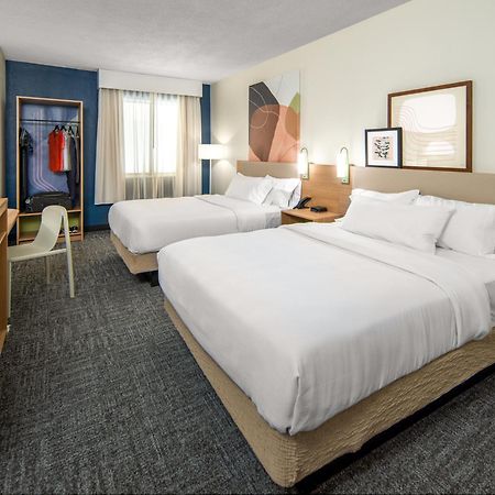 Spark By Hilton Branson Meadows Luaran gambar
