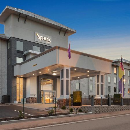 Spark By Hilton Branson Meadows Luaran gambar