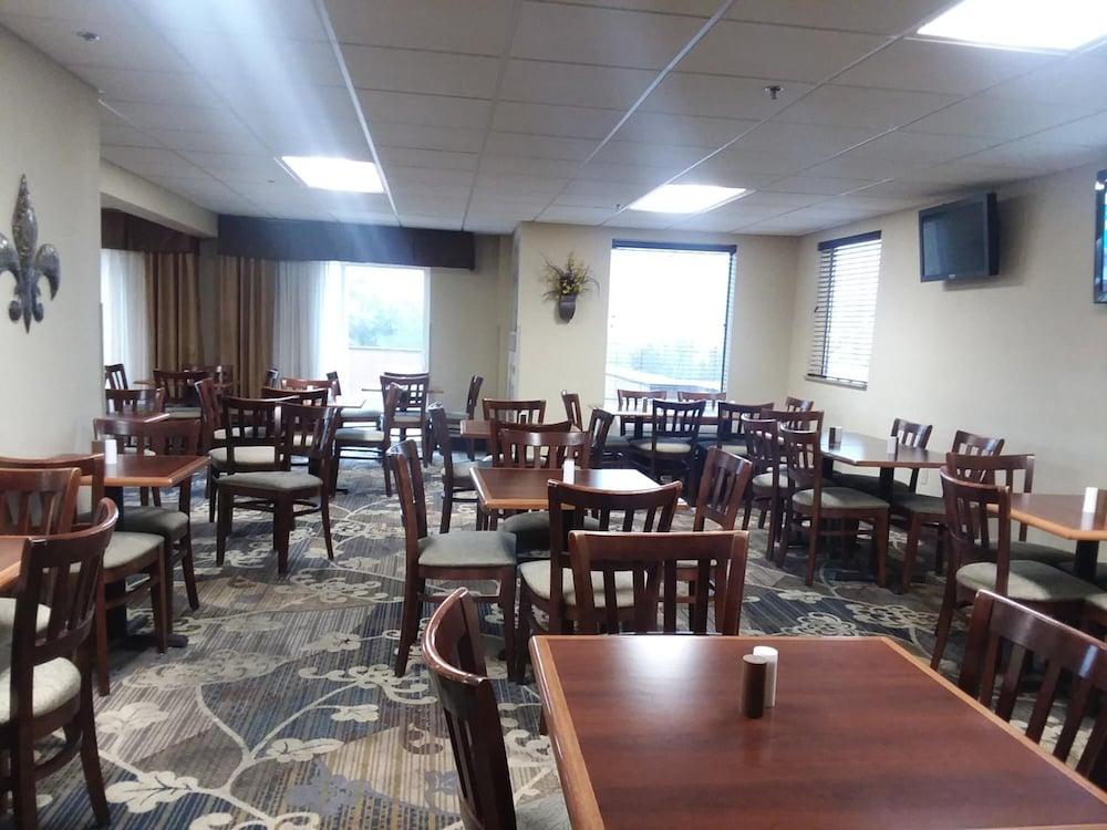 Spark By Hilton Branson Meadows Luaran gambar