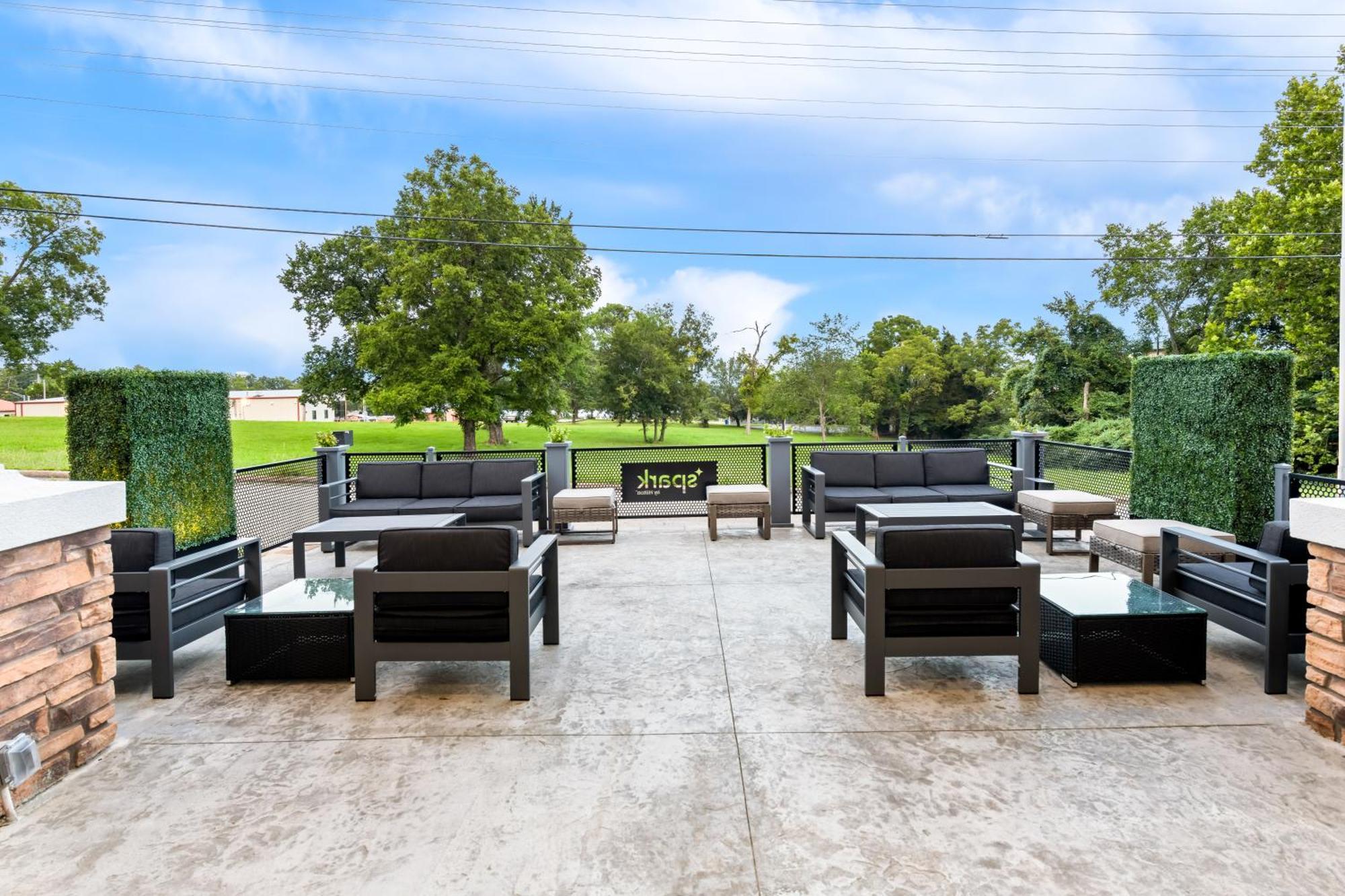 Spark By Hilton Branson Meadows Luaran gambar