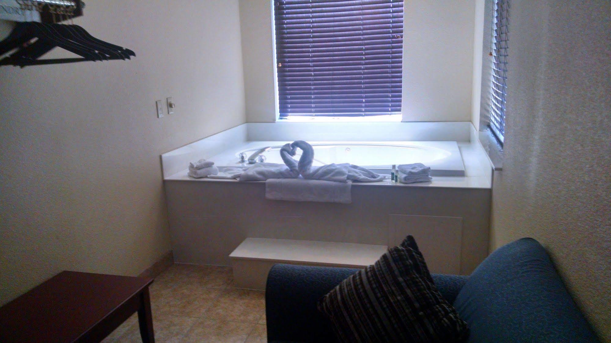 Spark By Hilton Branson Meadows Luaran gambar